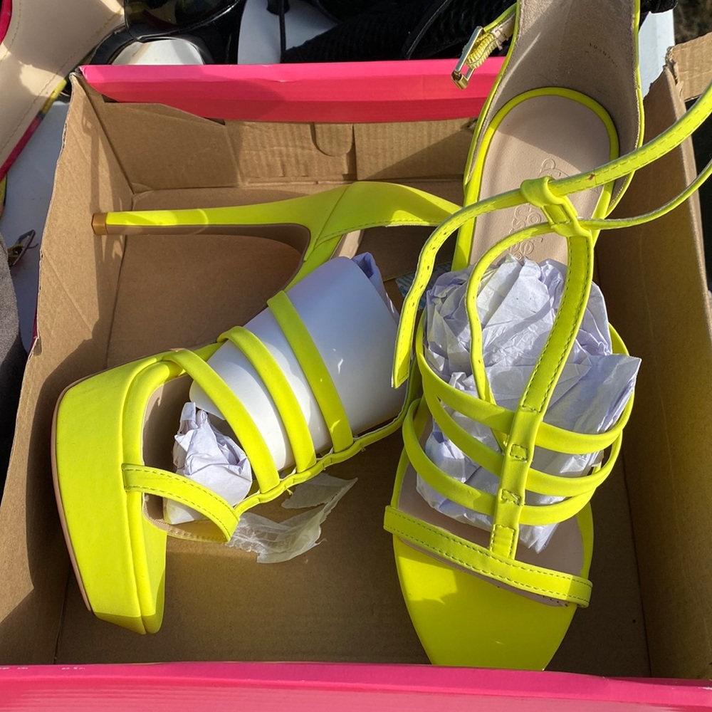 Yellow unbuckle